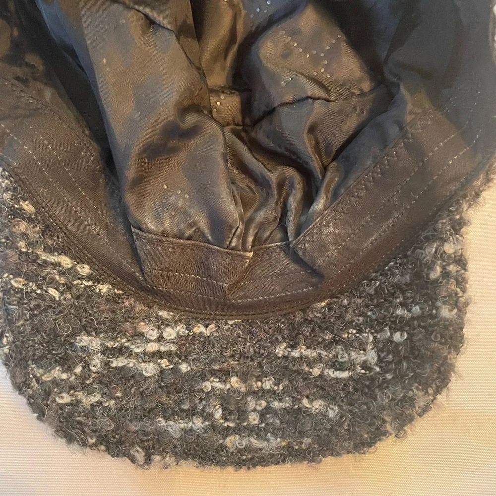 Stylish Gray Textured Women’s‎ Knit “Newsboy” Cap w/Button Accent, OS Fits Most